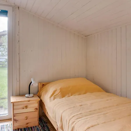 Chalet Spacious In Near Forest